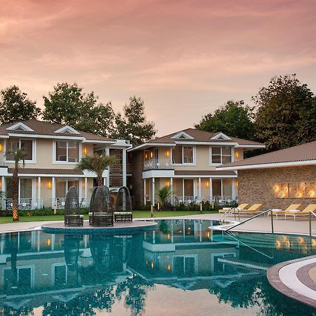 Kabir Hotel & Spa Вадодара Экстерьер фото