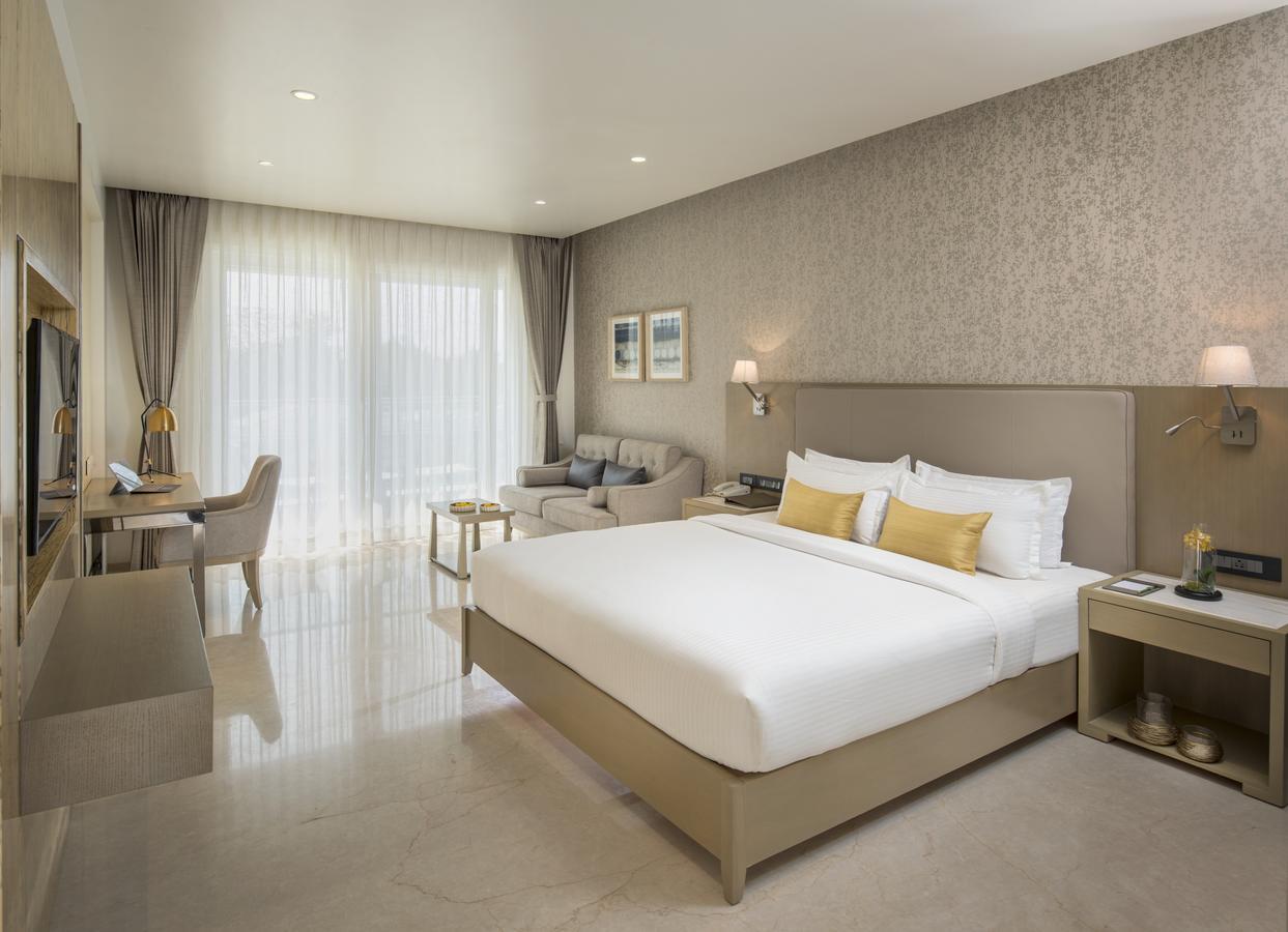 Kabir Hotel & Spa Вадодара Экстерьер фото