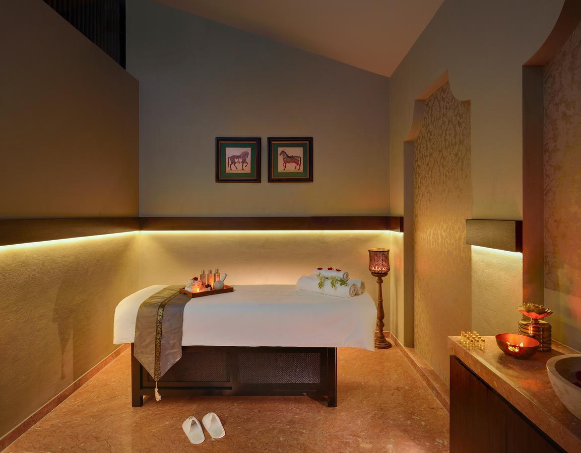 Kabir Hotel & Spa Вадодара Экстерьер фото