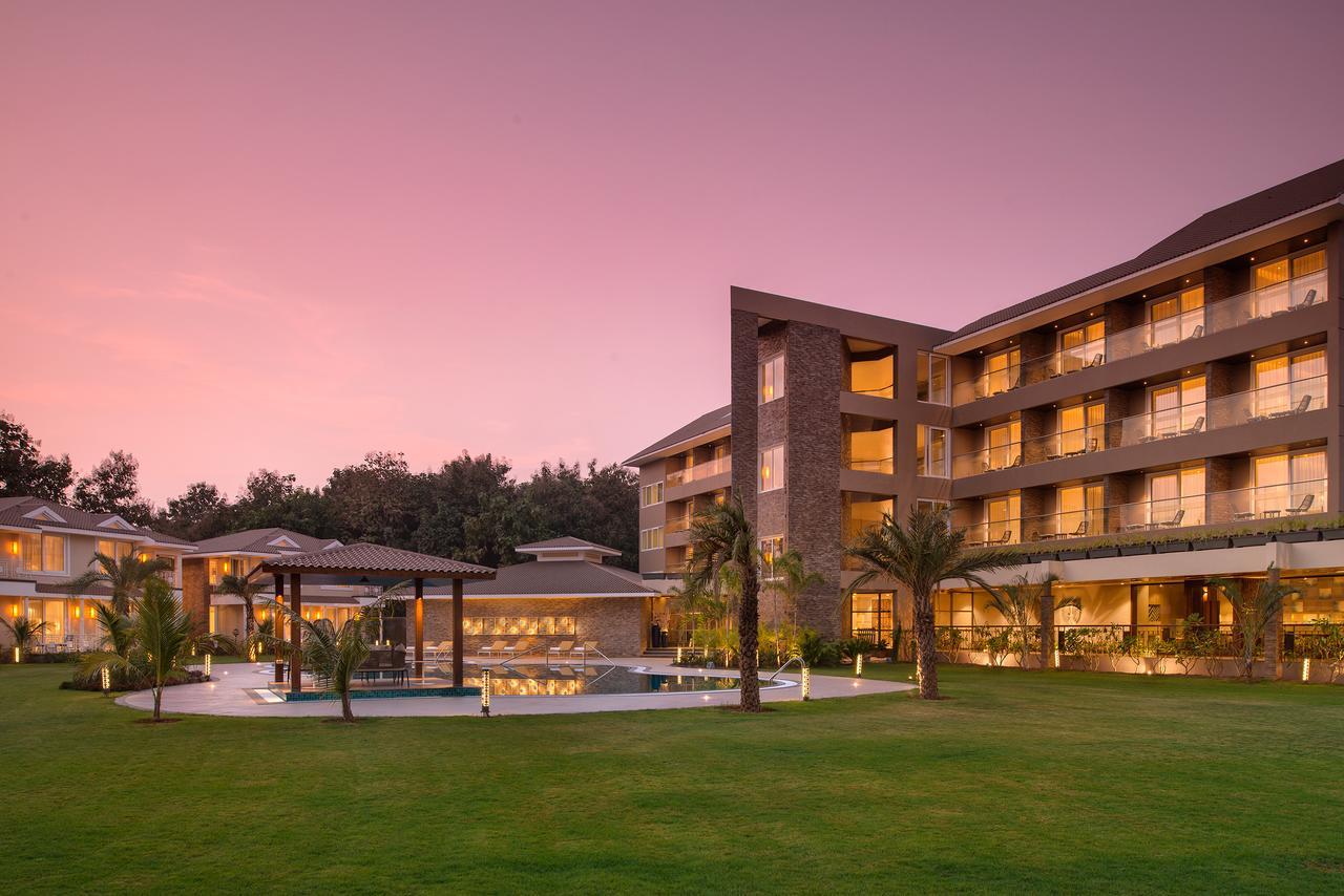 Kabir Hotel & Spa Вадодара Экстерьер фото