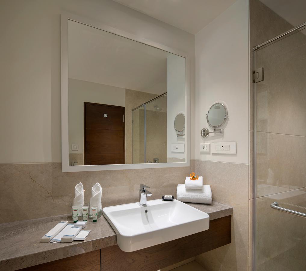 Kabir Hotel & Spa Вадодара Экстерьер фото