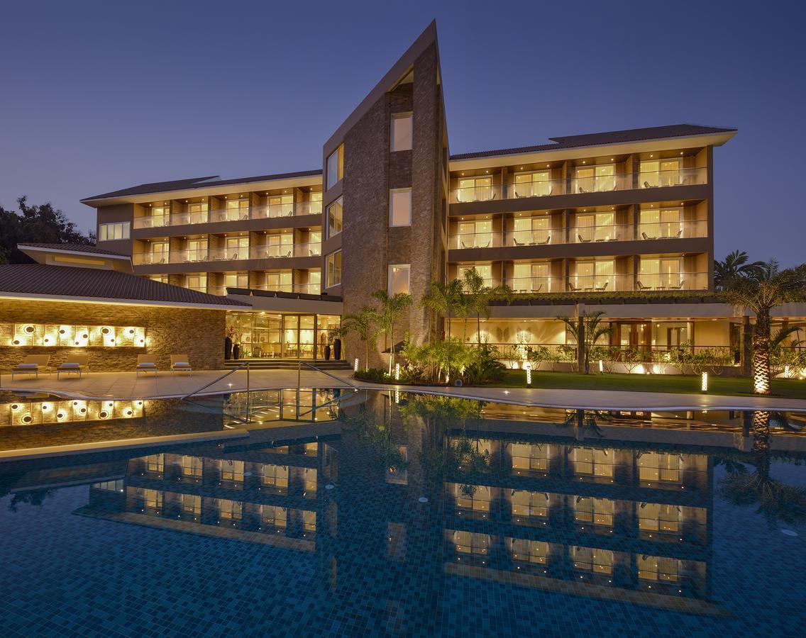 Kabir Hotel & Spa Вадодара Экстерьер фото
